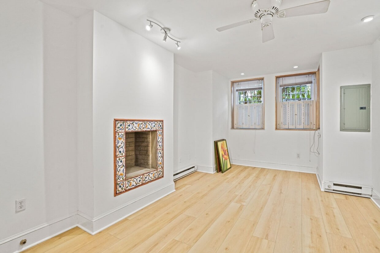 Photo - 1944 Calvert St NW