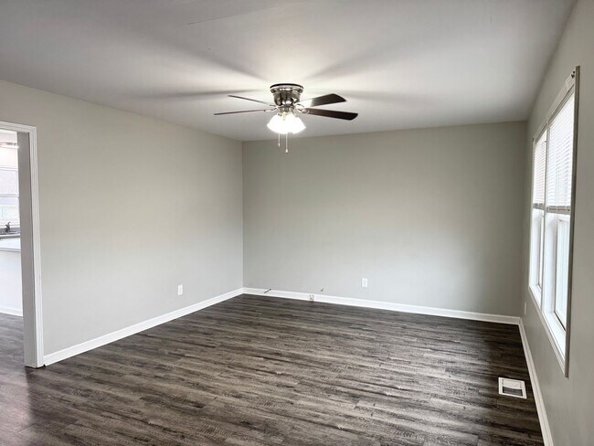 Foto del edificio - Just listed!