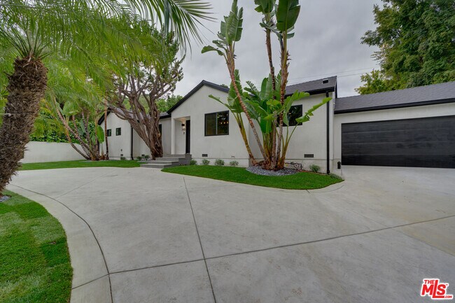 Building Photo - 3915 Coldwater Canyon Ave