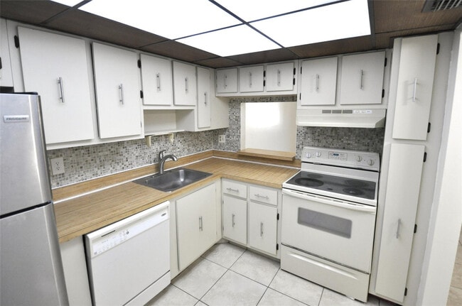 Foto del edificio - 4354 NW 9th Ave