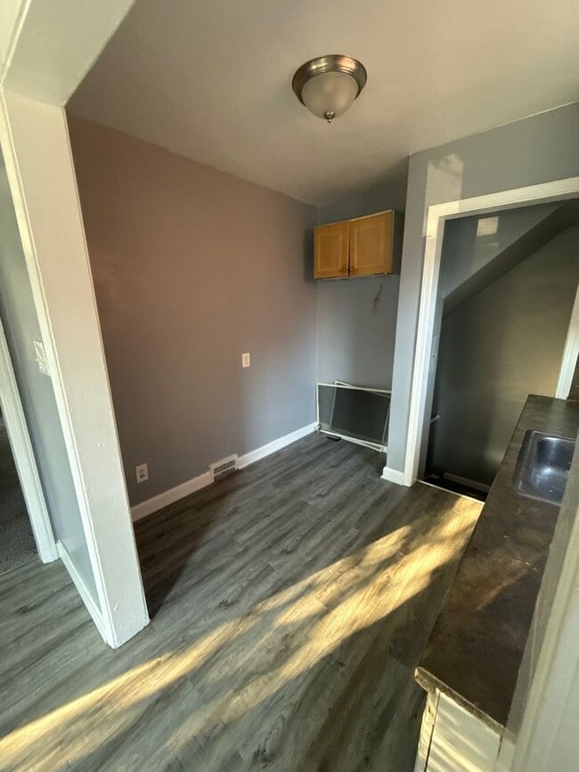 Building Photo - 3 Bedroom Home In Detroit