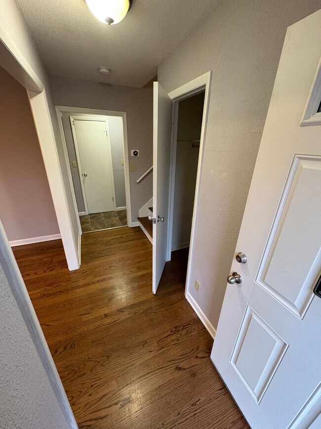 Foto del edificio - Do NOT Miss this Great Grandview Home!-3 Bed / 2 Bath Split-Entry on a Huge Corner Lot w/ Fenced ...