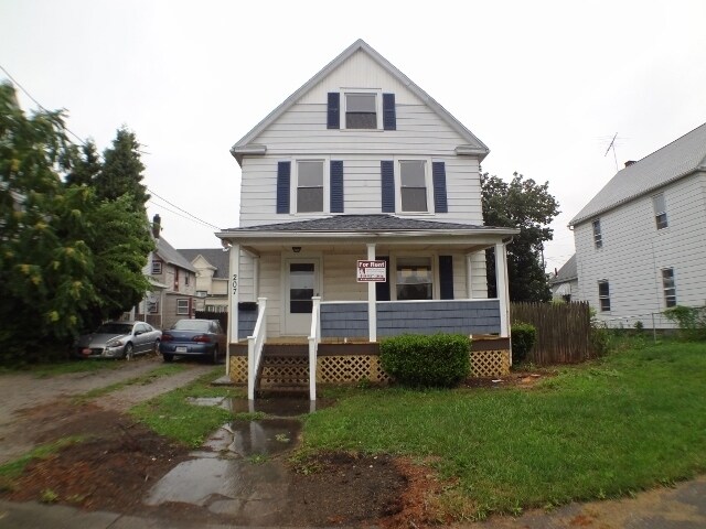 Foto principal - Spacious home just minutes from lake Erie ...