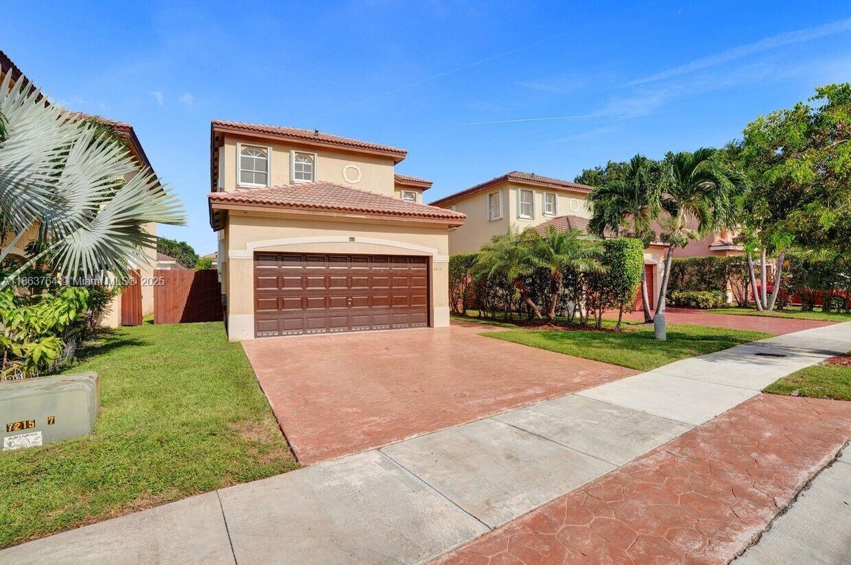 Foto principal - 4417 NW 113th Pl