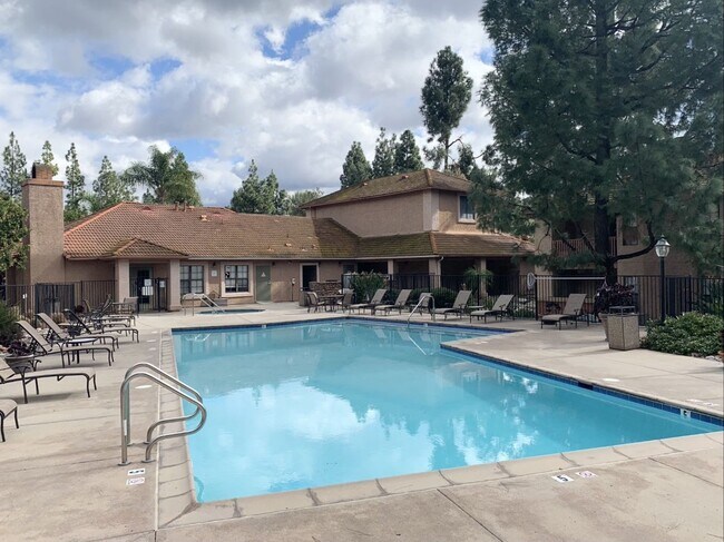Foto del edificio - 12071 Alta Carmel Ct