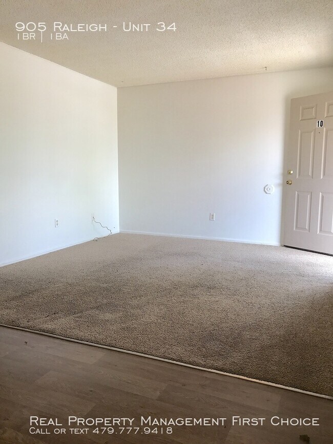 Foto del edificio - Phoenix Village Apartments Welcomes You