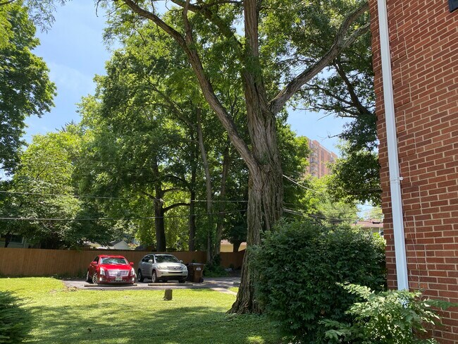 Foto del edificio - 2200 W Schantz Ave