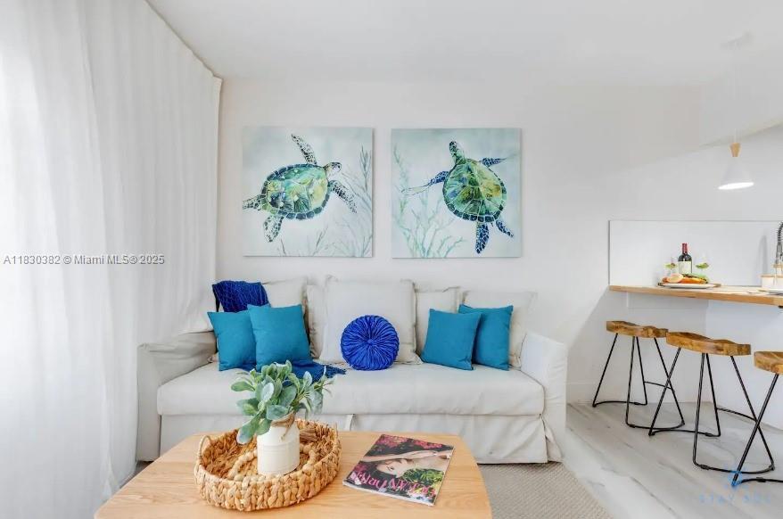 Foto principal - 7326 Collins Ave