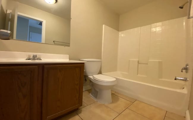 Building Photo - 5628 S 11th Dr