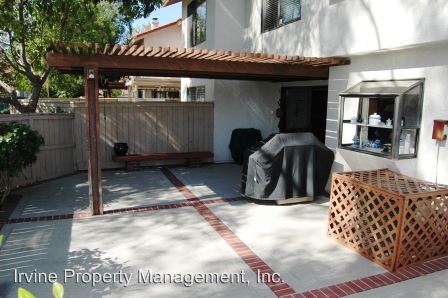 Building Photo - 10 Briar Creek Ln