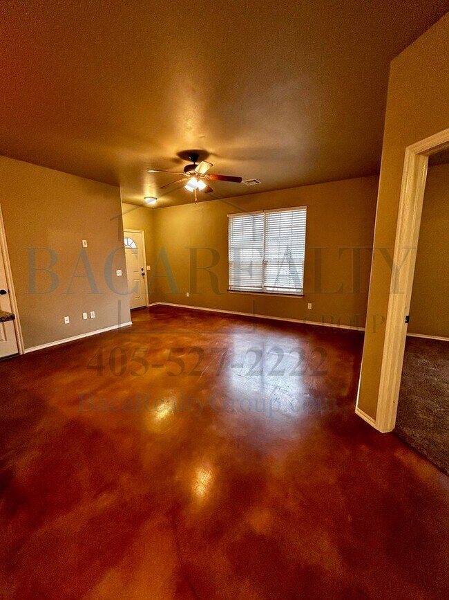 Foto del edificio - 3BR 2BA duplex with 2 car garage!!