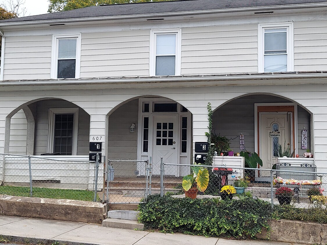 Primary Photo - 607 Winthrop St