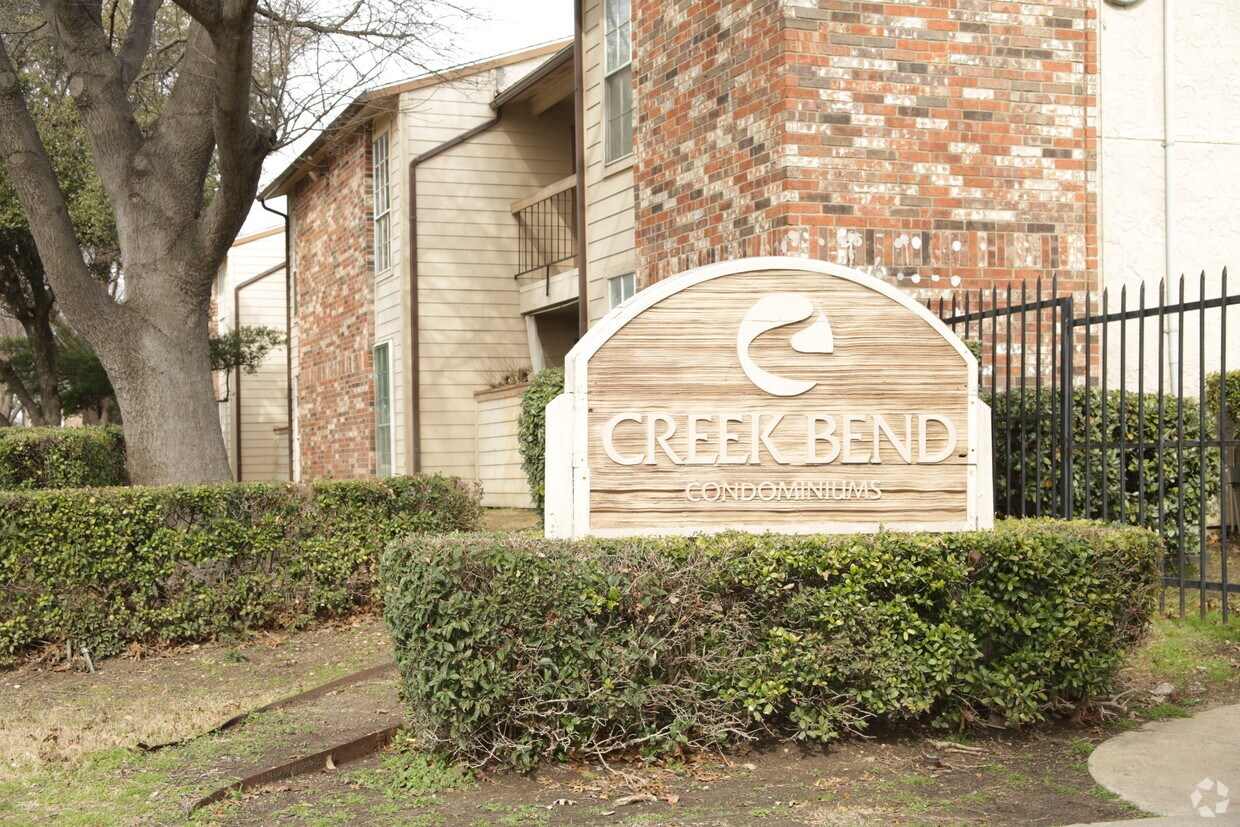 Creek Bend Condominiums Apartments Dallas, TX