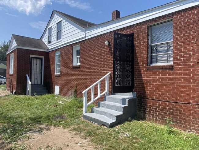 Building Photo - 294 W Burdock Ave