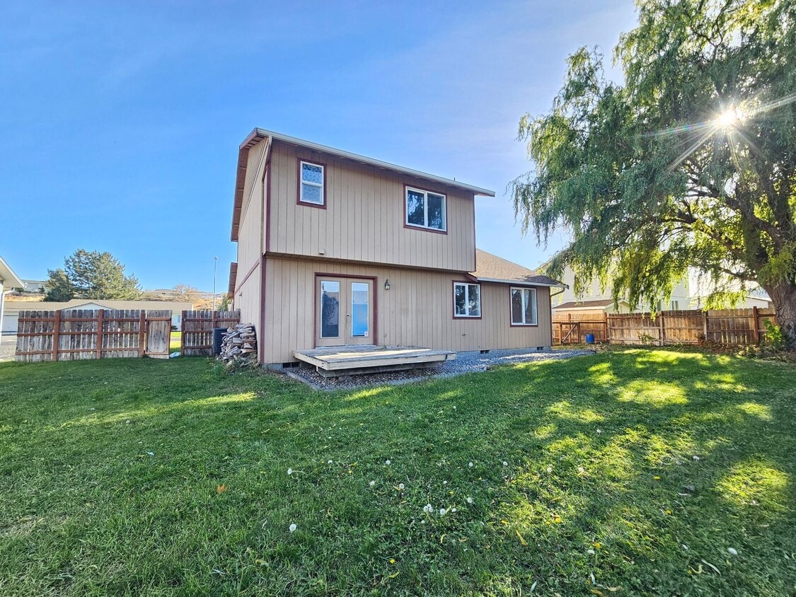 Foto del edificio - Three Bedroom Home in desirable neighborhood!