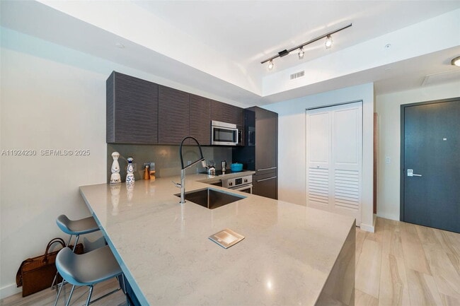 Building Photo - 1080 Brickell Ave