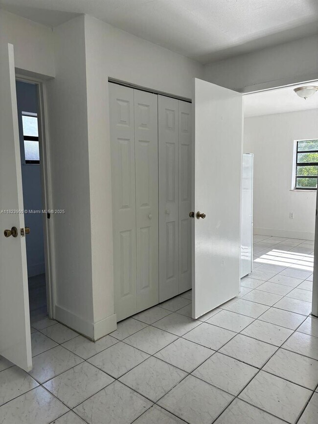 Foto del edificio - 1660 SW 24th Ave