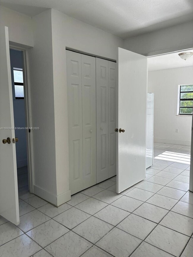 Building Photo - 1660 SW 24th Ave
