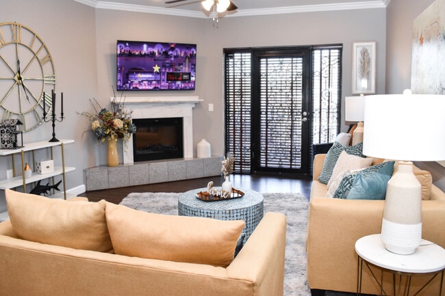 Building Photo - Fountaine Bleau Central Landing