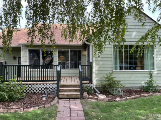 Building Photo - 288 NE Deccio Rd