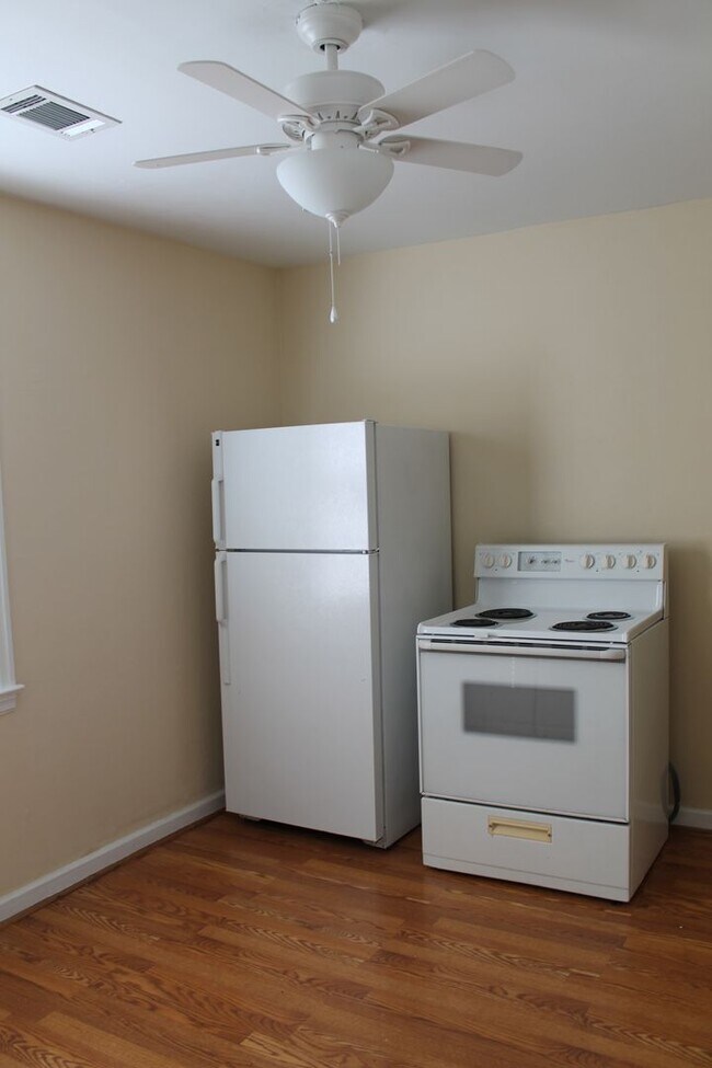 Foto del edificio - 2 Bedroom Apartment Available for Rent in ...