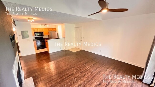 Building Photo - 415 Lakepointe Dr