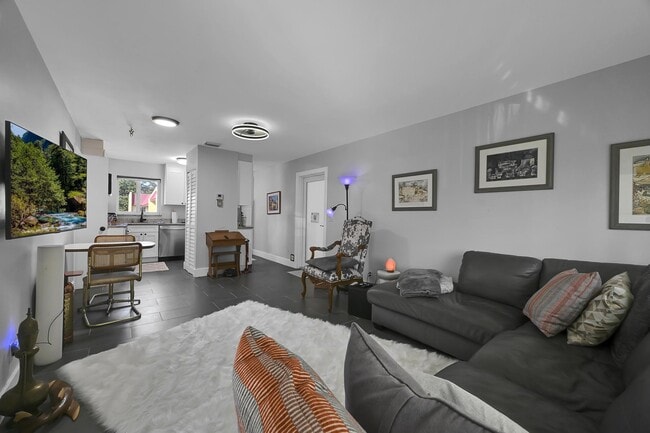 Building Photo - 203 Lake Carol Dr