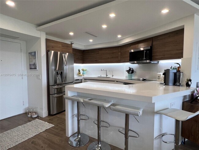 Foto del edificio - 3300 NE 191st St