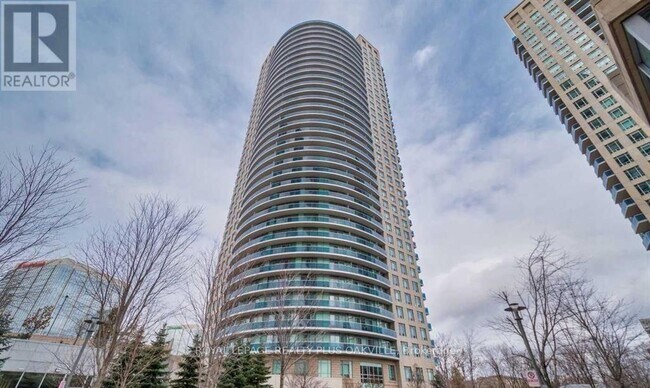 Photo du bâtiment - 80 Absolute Ave