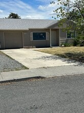 Building Photo - 812 Lindberg Ln