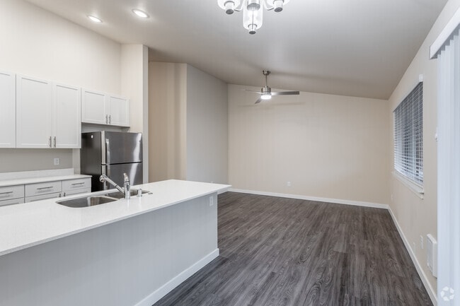 2BR, 1BA - 957SF - Avila on 112th