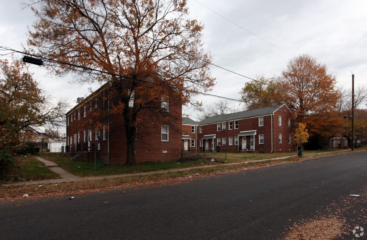 Building Photo - 6220-6242 Clay St NE