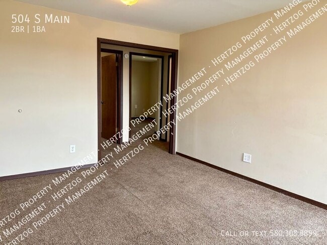 Building Photo - 504 S Main-