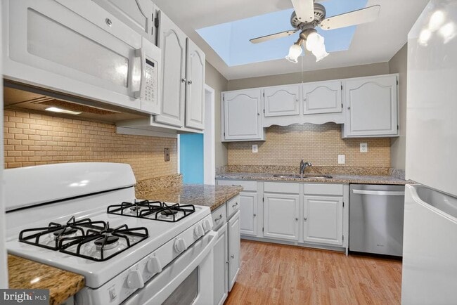 Building Photo - 7600 Lisle Ave