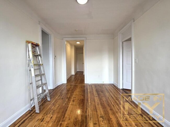 Building Photo - 1 bedroom in ASTORIA NY 11106