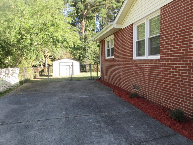 Foto del edificio - 1030 Decatur Rd