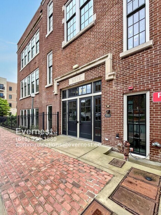 Foto principal - Cozy 1 Bed & 1 Bath Apartment in Nashville...