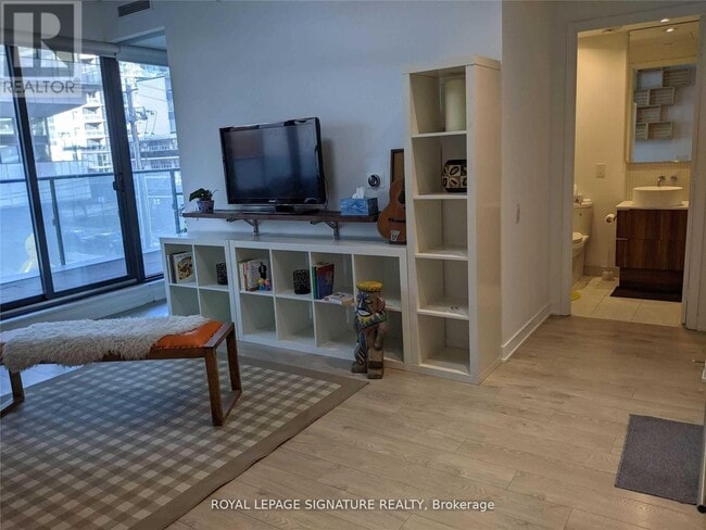 Building Photo - 185 Roehampton Ave