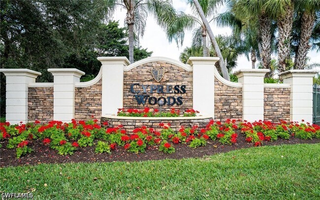 Foto del edificio - 2700 Cypress Trace Cir