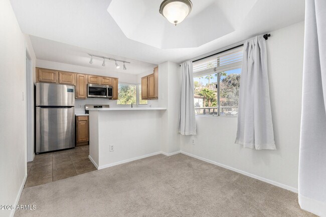 Foto del edificio - 1880 E Morten Ave