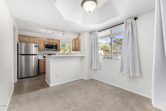 Building Photo - 1880 E Morten Ave