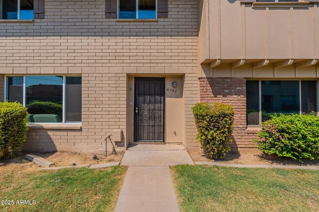 Building Photo - 6757 N 44th Ave