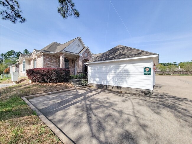 Building Photo - 12755 Mill Ridge Dr