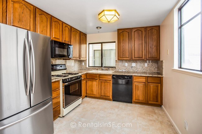 Foto del edificio - Spacious, 2BR/2BA with lots of light!
