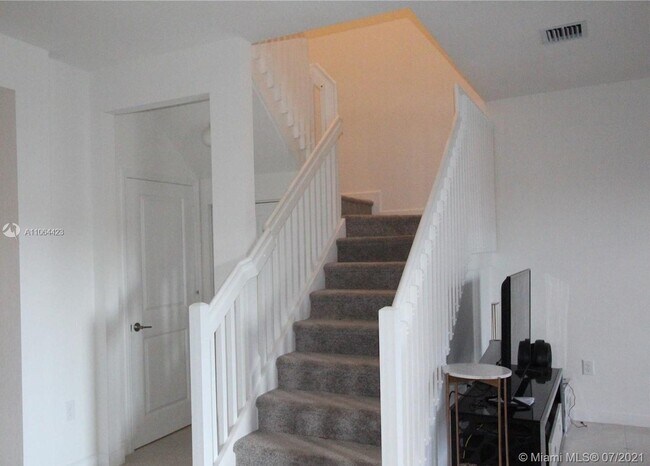 Foto del edificio - 387 NE 208th Terrace