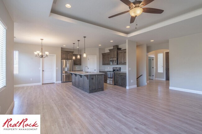 Foto del edificio - Small Dog Friendly! Stunning 5 Bedroom 3.5...