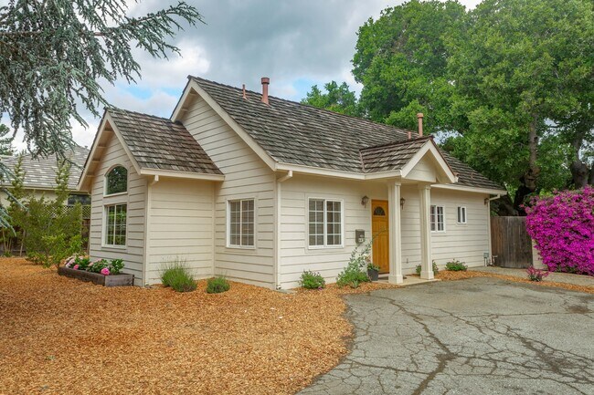 Building Photo - Beautifully Remodeled Cottage In great Los...