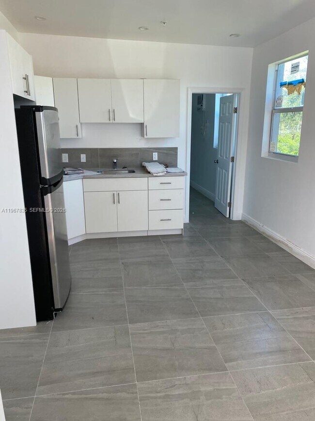 Foto del edificio - 4023 SW 19th St