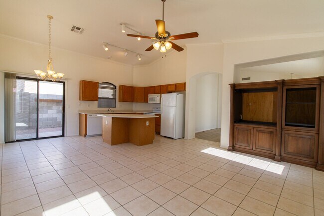 Foto del edificio - Gorgeous 3 bed, 2 bath home located near 87th Ave and Cactus