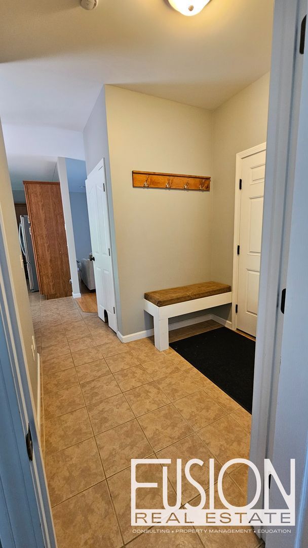Building Photo - Quiet, Four Bedroom Colchester Gem!